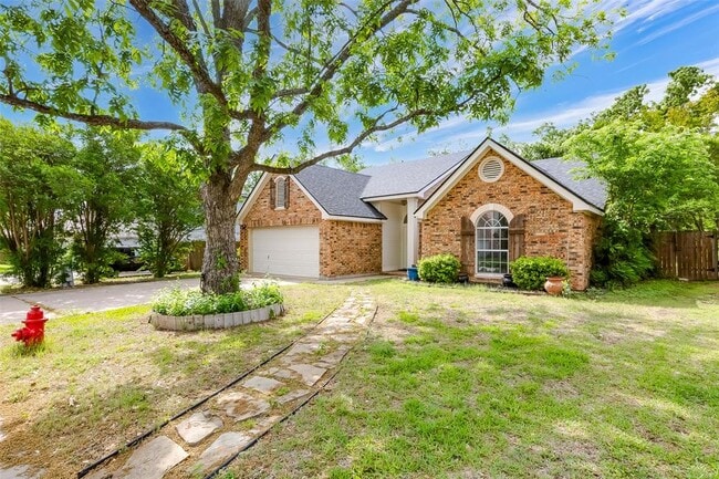 Photo - 2106 Heather Dr