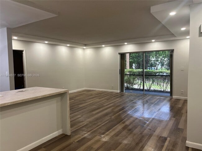 Photo - 3001 N Oakland Forest Dr Unit 104