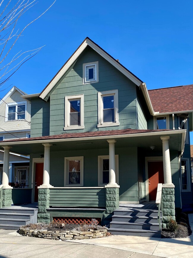 Building Photo - 3171 Scranton Rd Unit Up