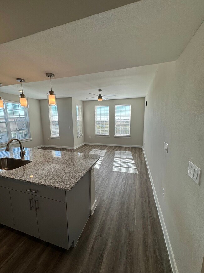 Photo - 5000 Overboard Cv Unidad 12301