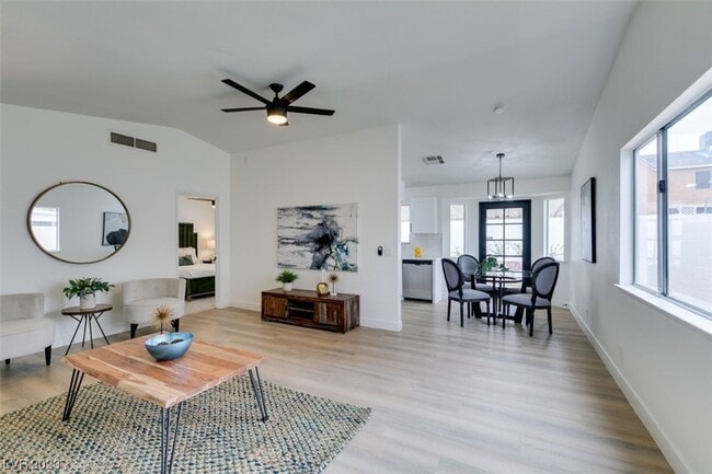 Photo - 598 Jackson Dr