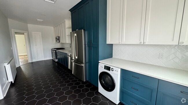Building Photo - 913 W Congress St Unit Congress Duplex 2 Rental