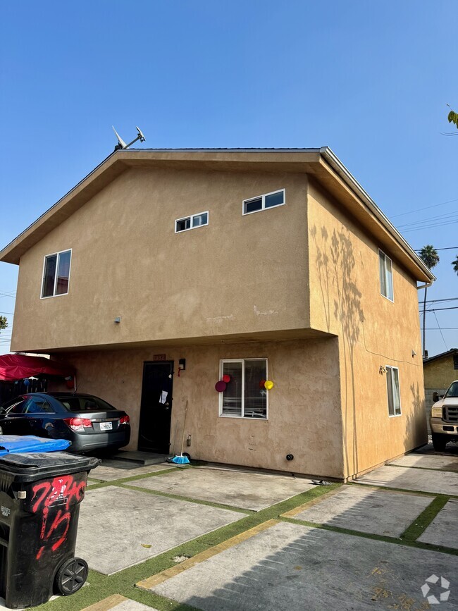 Building Photo - 7840 S San Pedro St Rental