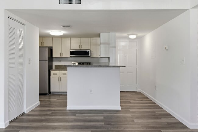 Photo - 9877 Nob Hill Ct Unidad 9877