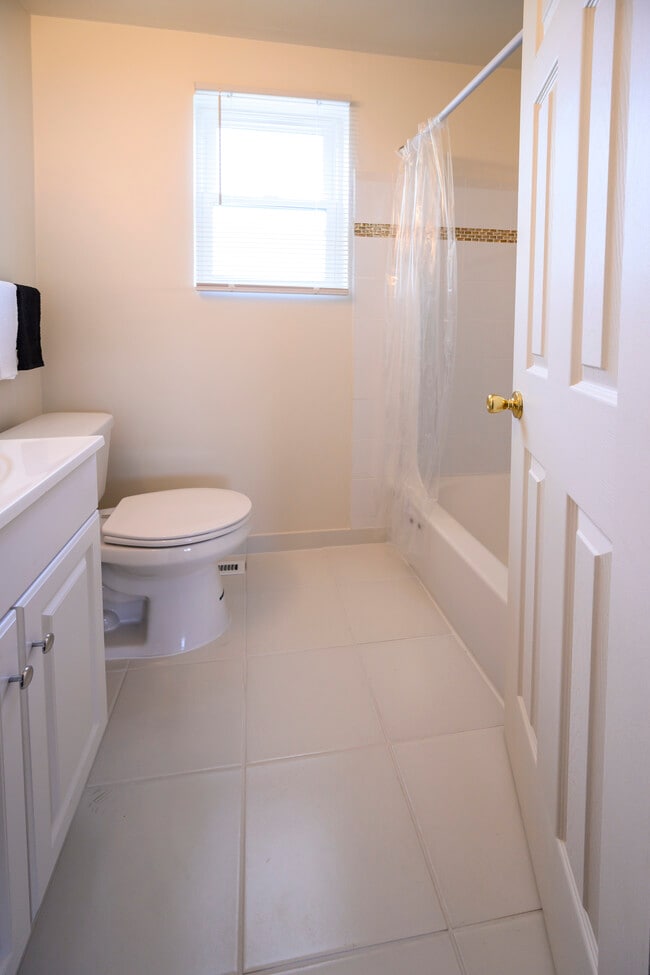 Townhouse - Alpine Court Apartments