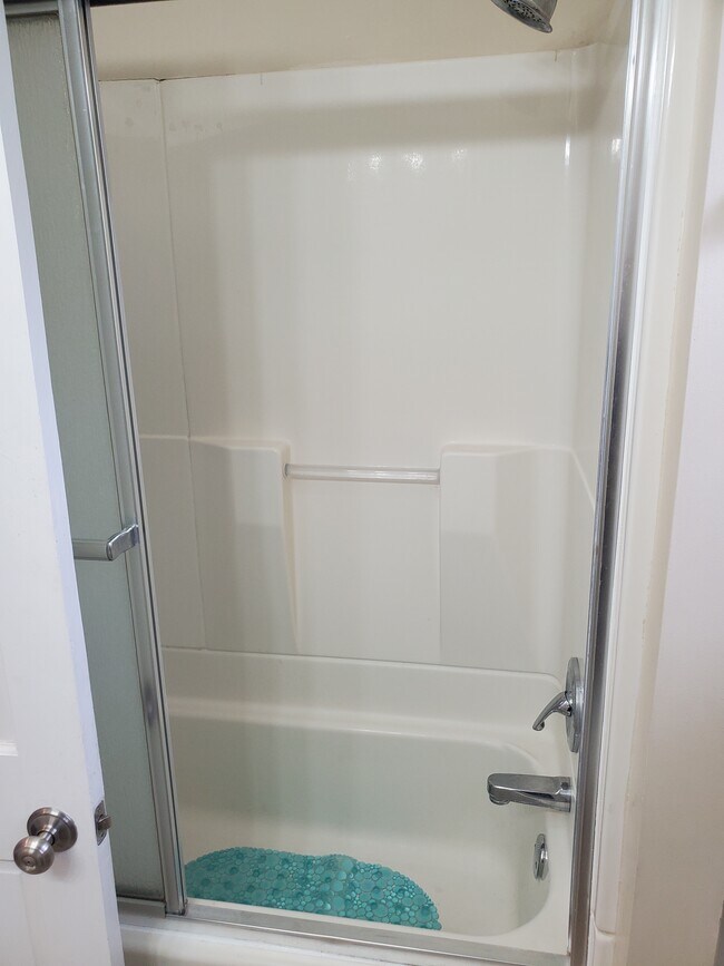 Photo - 1206 E 8th St Unit 3