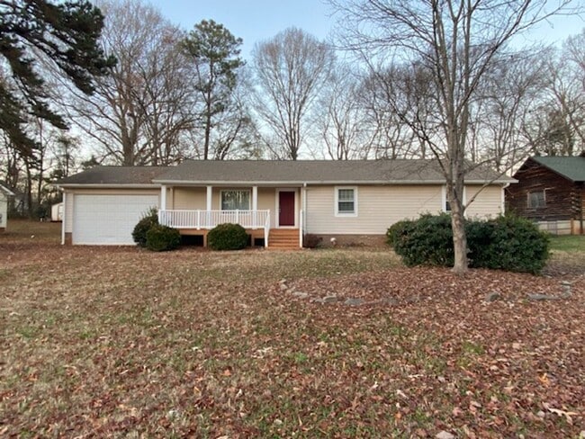 Building Photo - 3BR/2BA Ranch with Fenced Yard – Huntersville