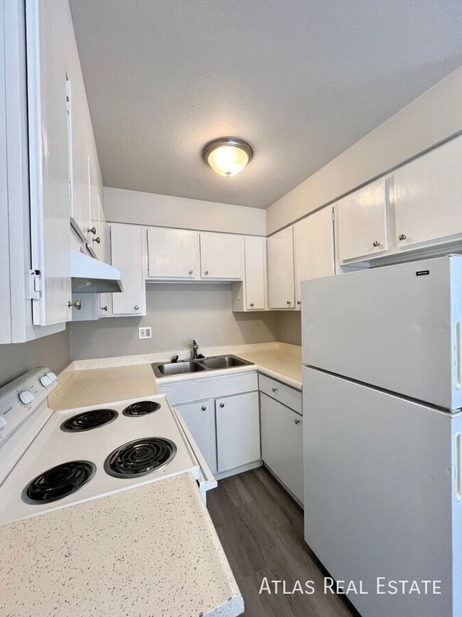 Photo - 4414 N Chestnut St Unit 3