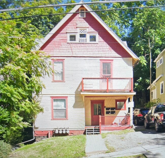 Building Photo - 708 E Buffalo St Unit 1