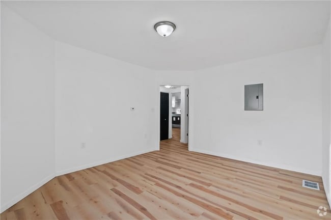 Building Photo - 7711 Westmoreland Ave Rental