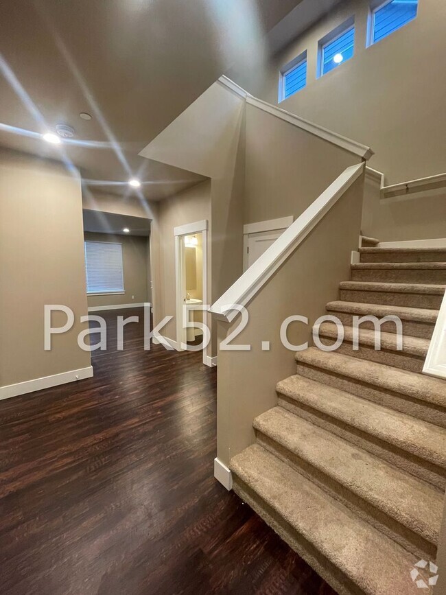 Building Photo - $500 Move-in Special - Spacious 4 Bedroom ... Rental