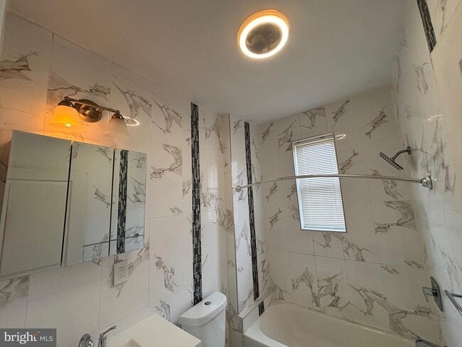 Building Photo - 5515 Baltimore Ave Unit 2