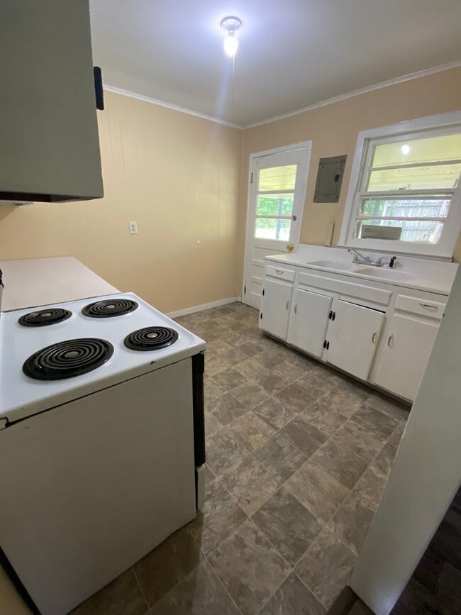 Photo - 2721 Simpson St