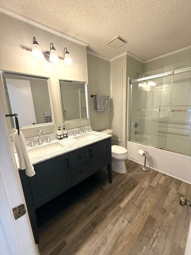 Photo - COMPLETELY RENOVATED TOWNHOUSE