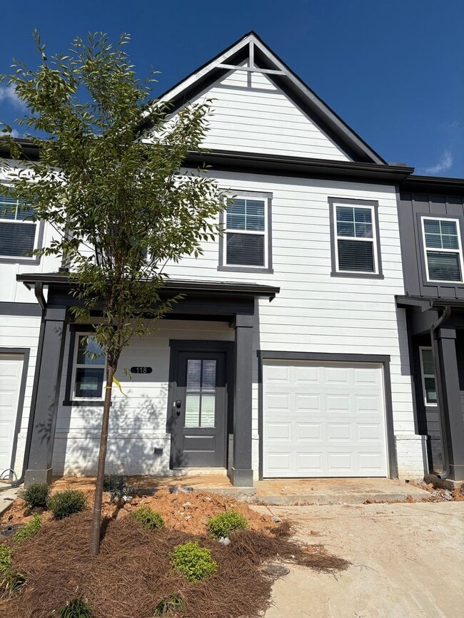 Building Photo - Charming 3BR Townhome in Adairsville