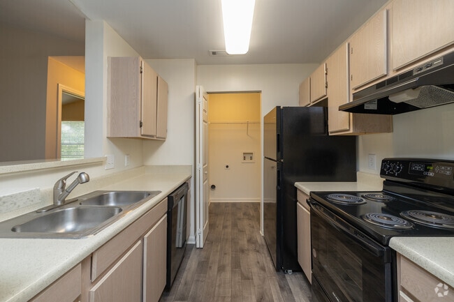 2BR, 2BA - 980SF - Kitchen