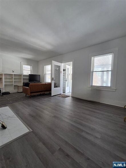 Photo - 145 Christie St