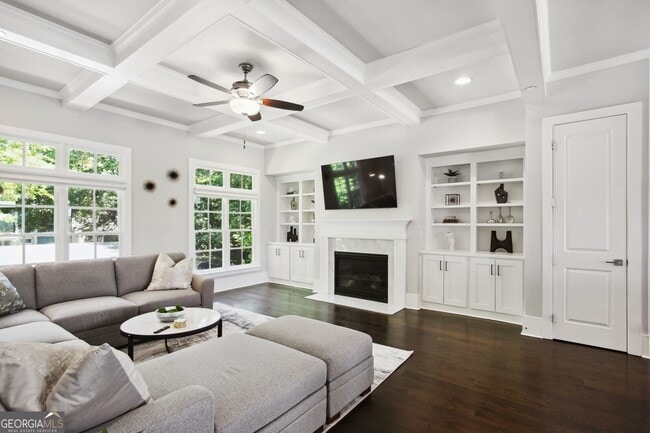 Photo - 692 Drewry St NE