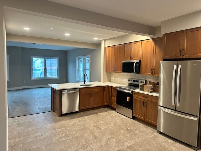 Building Photo - 13-23 Philadelphia Ave Unit 13