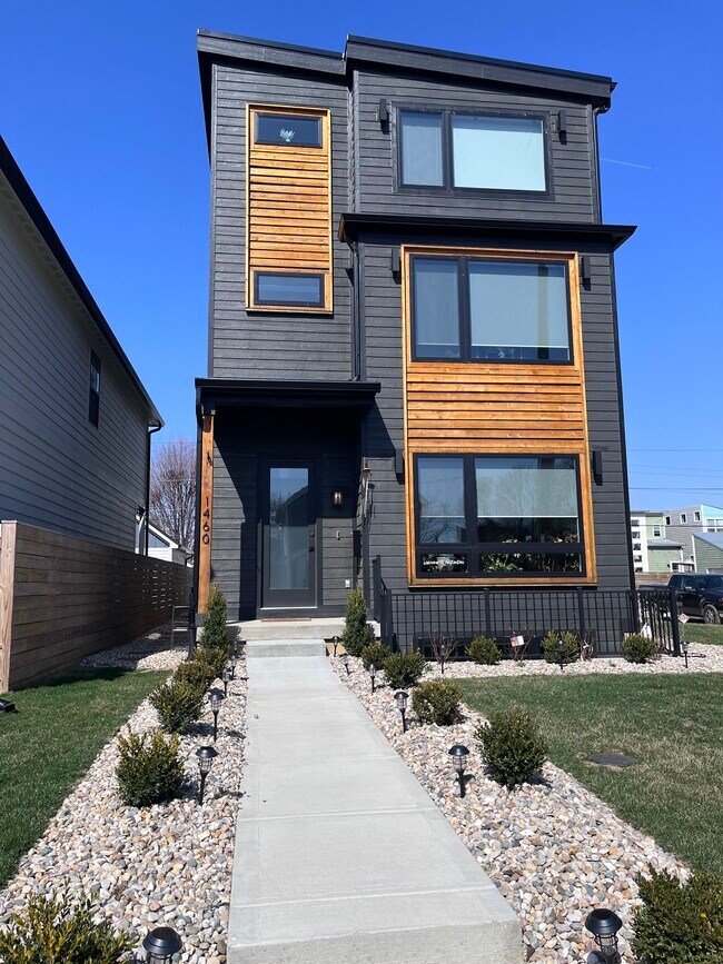 Front - 1460 Spann Ave Unit 3rdfloor