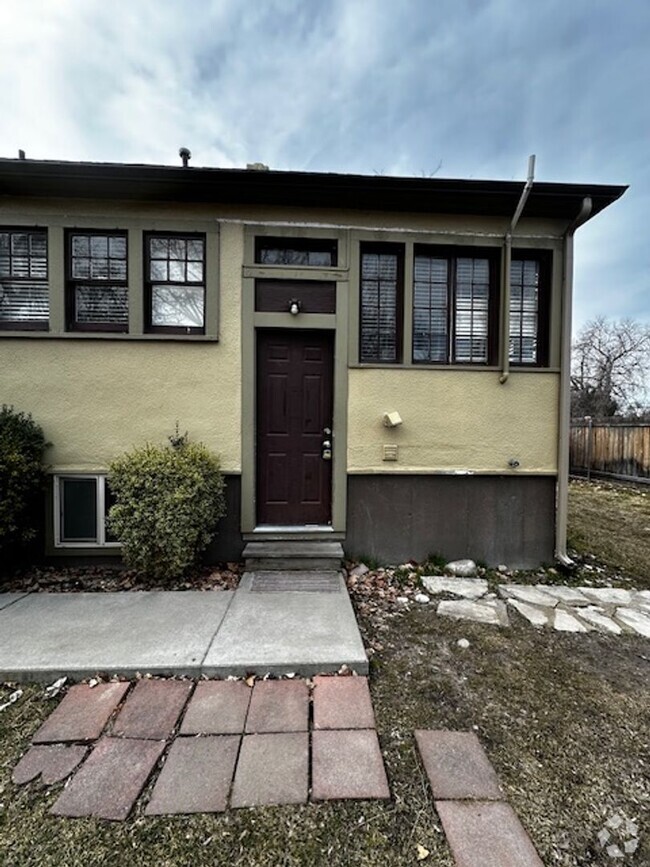 Building Photo - Available Now-2BD/1B Boise Duplex, short w... Rental