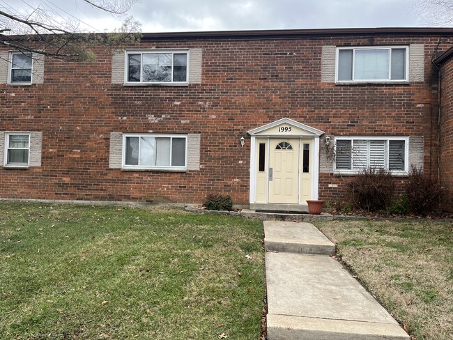 Building front view - 1995 Lemay Ferry Rd Apartments Unit A