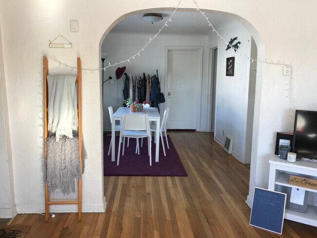 Photo - 1255 NE Valley Rd