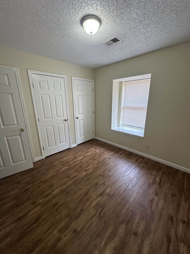 Hollister Apartments