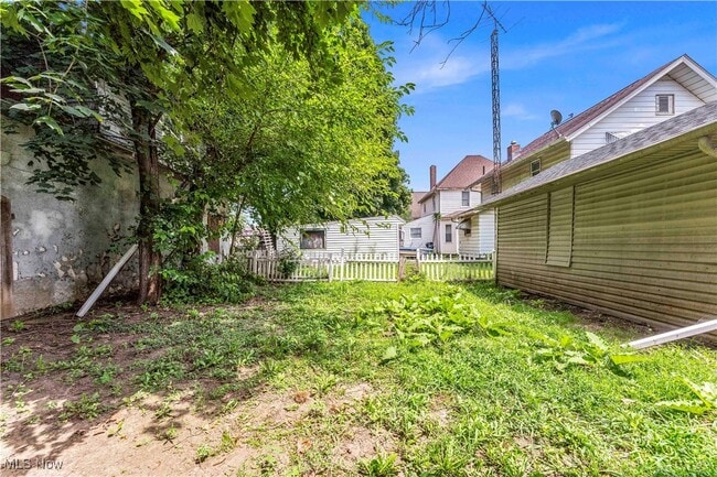 Building Photo - 204 Broad Ave NW