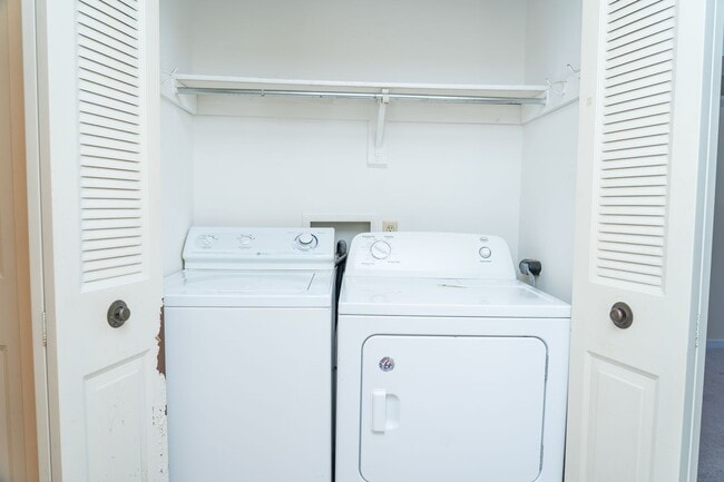 Photo - 1054 Cheshire Ct