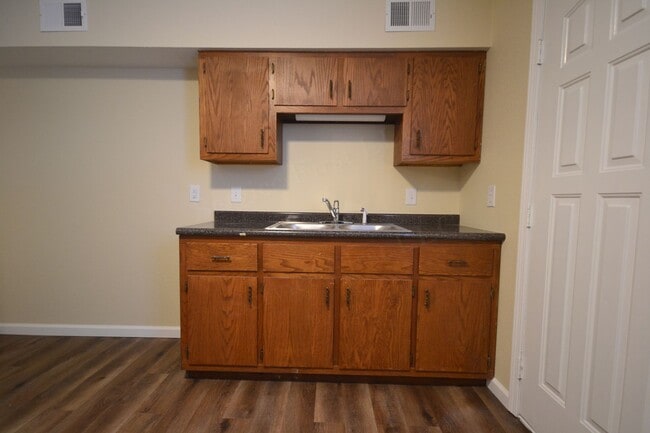 Photo - Pike Apartments Unit E