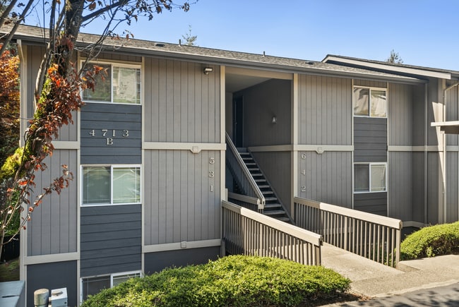 Apartment Building l Warner Park Apartments l Tacoma, WA