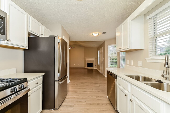 Photo - 604 Fieldcrest Dr