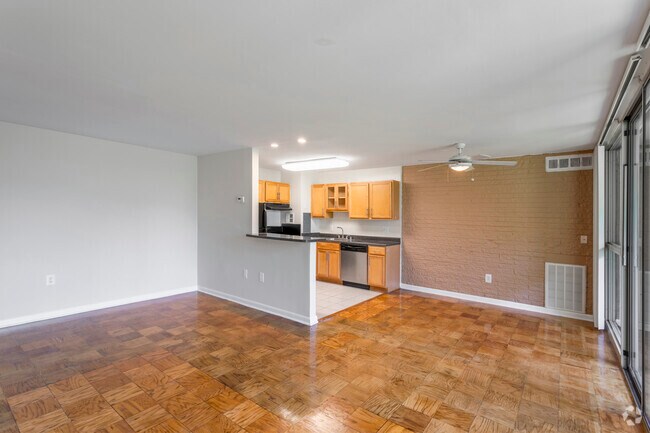 2 BR, 1 BA - 893 SF