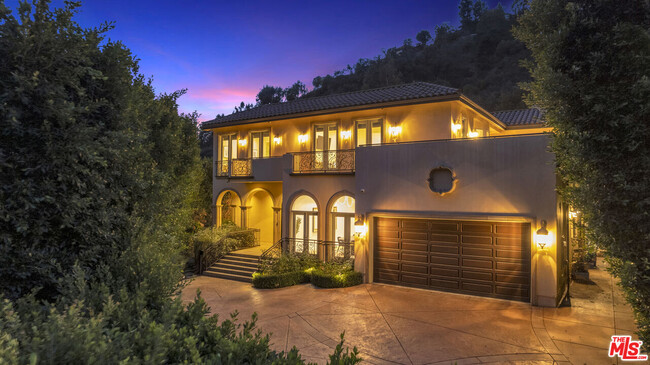 Building Photo - 1447 San Ysidro Dr Rental