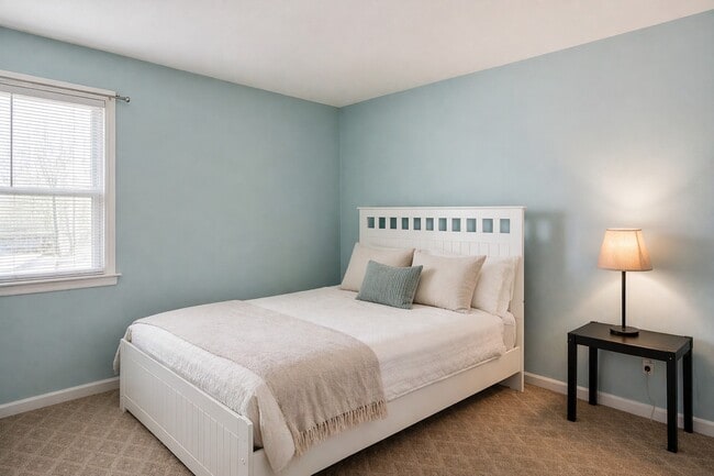 Bedroom 1 Full with TV - 513 N Nixon Ave