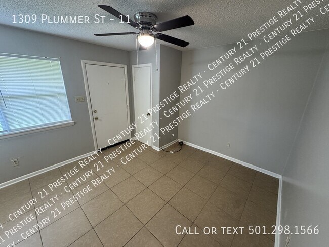 Photo - 1309 Plummer St Unit 11