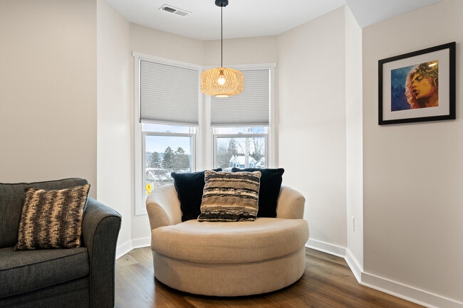 Photo - 80 W Geneva St