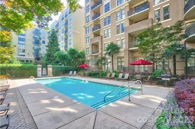 Photo - Uptown Condo! Unidad 302