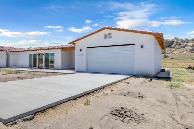 Photo - 41265 Lakeshore Blvd