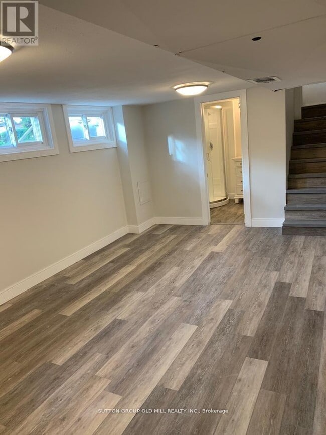 Photo - 251 Erb St E