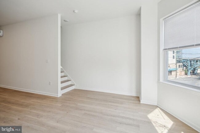 Building Photo - 321 E Lehigh Ave Rental