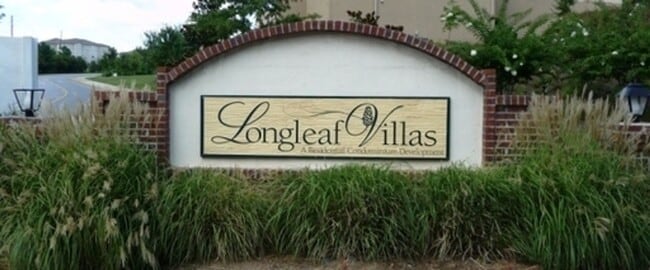 447 W Longleaf Dr
