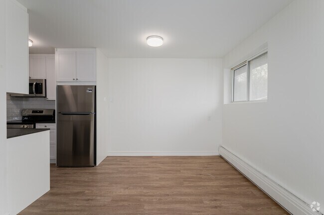 2BR, 1BA - 859SF - Dining Room - 135 Connaught Avenue