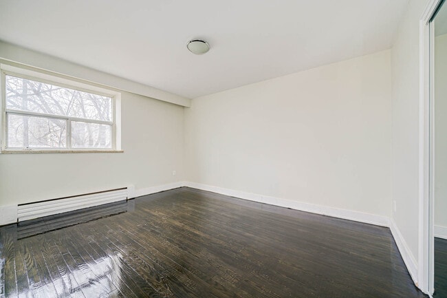 Photo - Beautifully Renovated 3 Bedroom Waterfront Building Unité 56