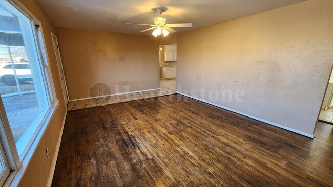 Photo - 1012 E Brazos St