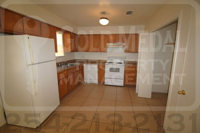 Photo - 1803 Cedarhill Dr