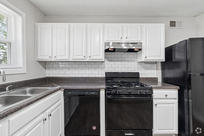 2BR, 1BA - 730SF - Kitchen