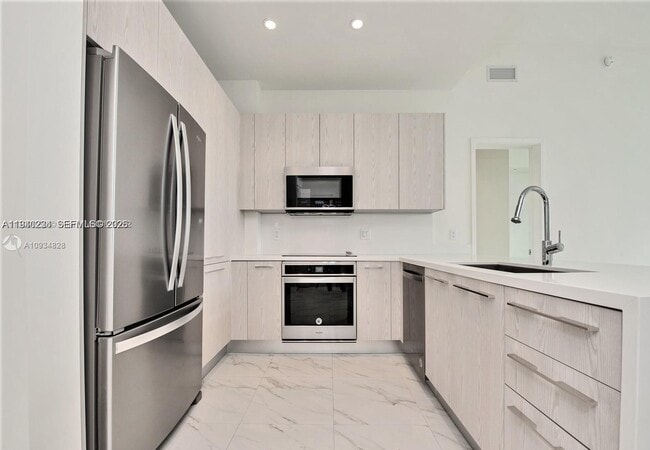 Photo - 2000 Metropica Wy Unit 2606