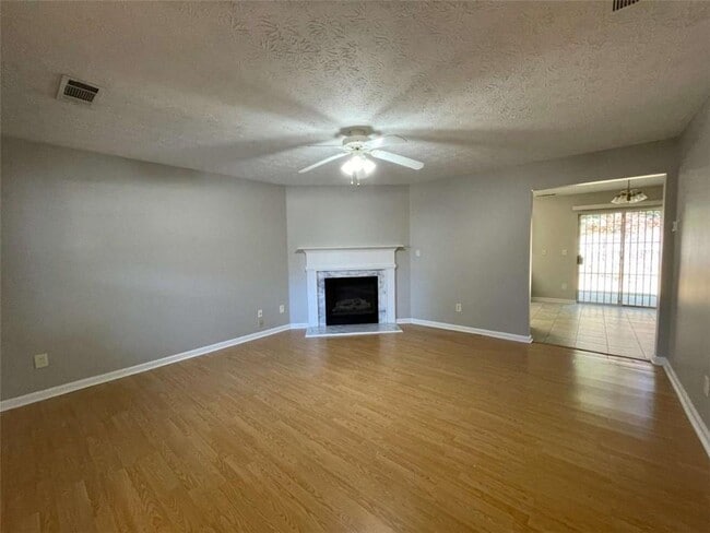 Photo - 2346 Delfern Dr NW